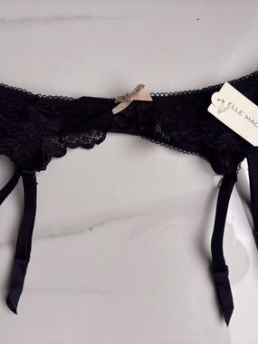 NWT Elle MacPherson Intimates Lace Suspenders Belt Black Size Small